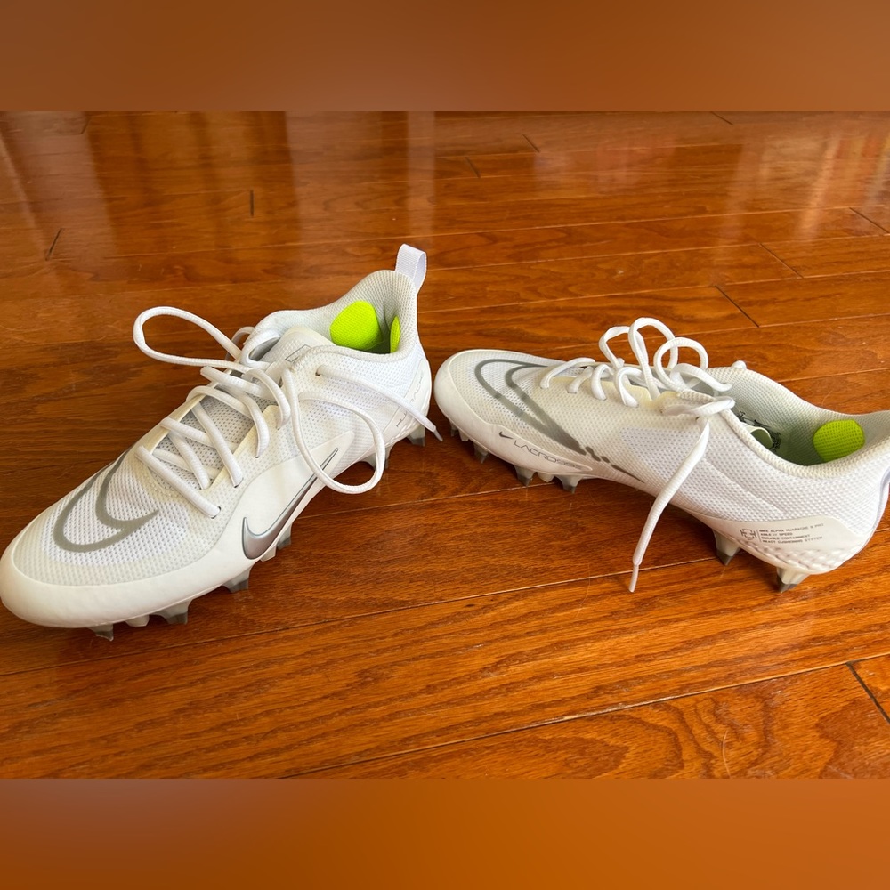 NEW Womens Nike Cleats